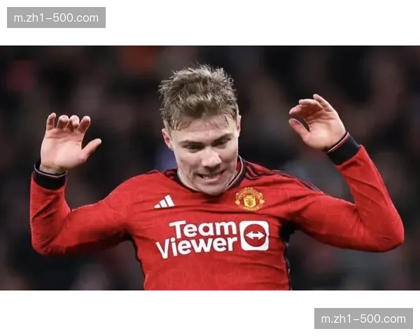 卢克肖上半场伤退离场 曼联左后卫连续首发纪录恐将中断